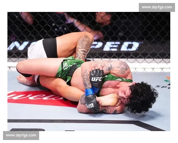 五回合血战加冕!邓恩制服杨迪罗巴,成 UFC 草量级新王 五回合血战加冕!邓恩制服杨迪罗巴,成 UFC 草量级新王